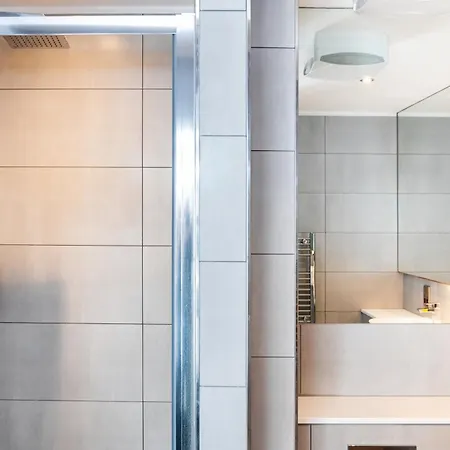 Staycity Greenwich High Road Апарт-отель Лондон