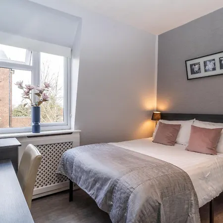 Croft Court 3*