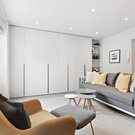 73 Oakley Square * London