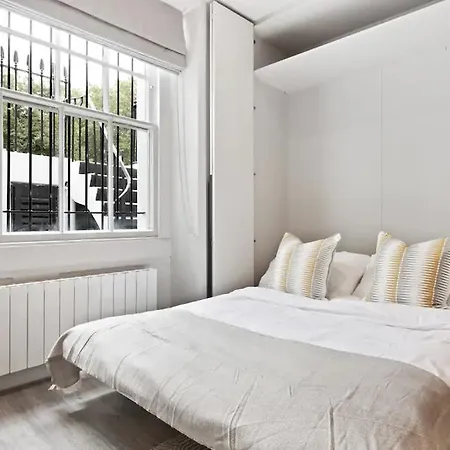 73 Oakley Square Apartment *