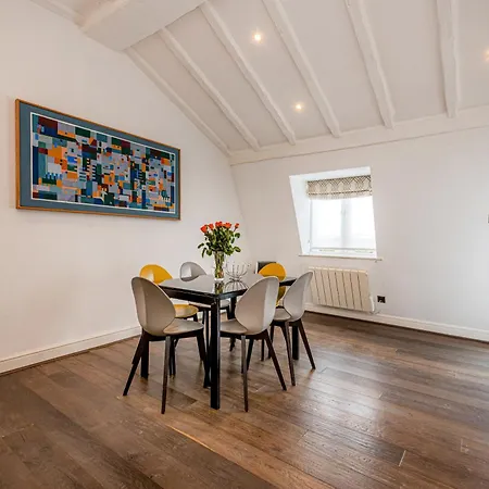 Queensgate Court 4*