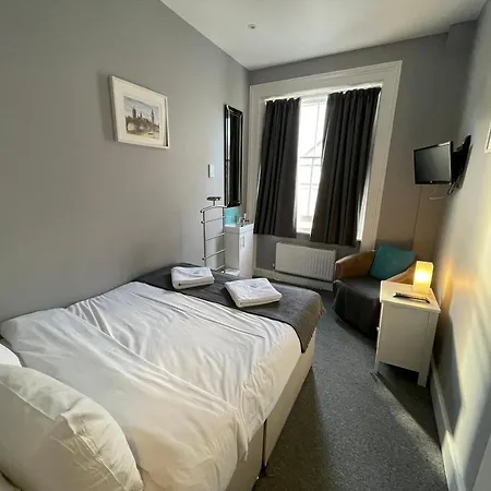 Ravna Gora 3* Londra