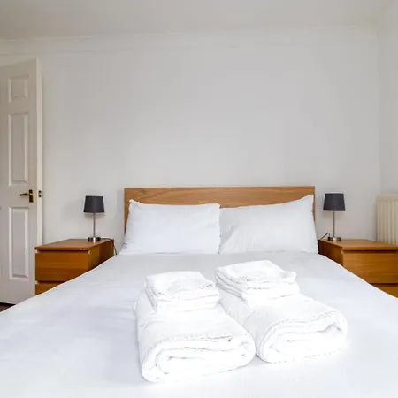 Guestready - Parkside Getaway In Britannia Village Apartment London