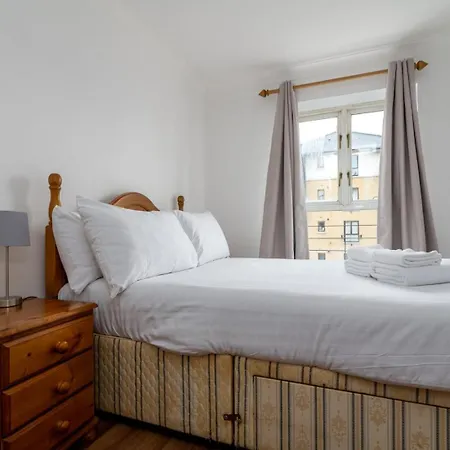 Guestready - Parkside Getaway In Britannia Village London