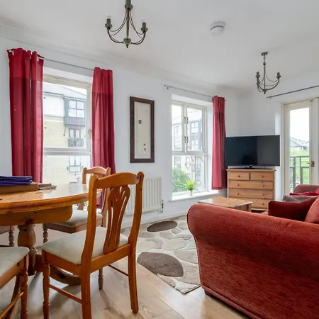 Guestready - Parkside Getaway In Britannia Village London