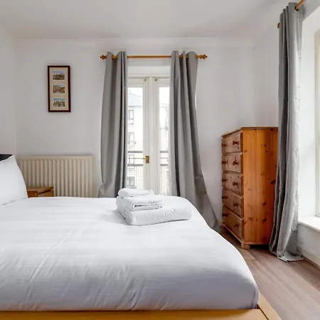 Guestready - Parkside Getaway In Britannia Village London