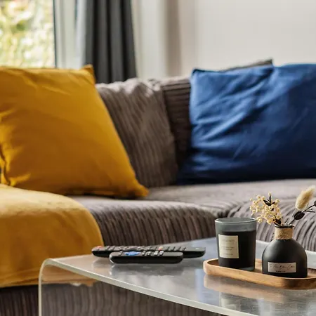 Modern 2 Bedroom In Islington Close To Station *
