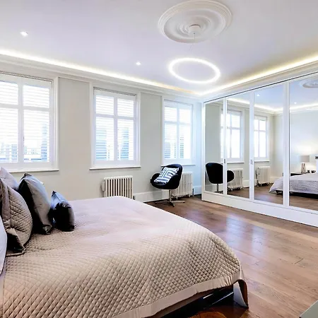 Welcome - Trafalgar Townhouse Apartment
