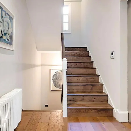 Welcome - Trafalgar Townhouse Apartment