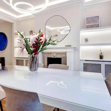 Welcome - Trafalgar Townhouse *