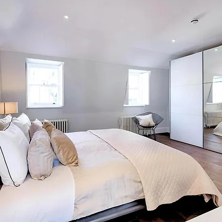 Welcome - Trafalgar Townhouse Apartment London