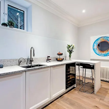 Welcome - Trafalgar Townhouse Apartment *