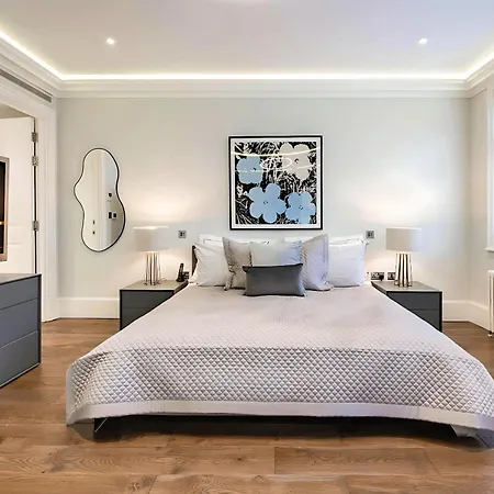 Welcome - Trafalgar Townhouse Apartment