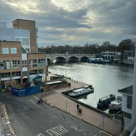 2bed Flat With The View/kingston