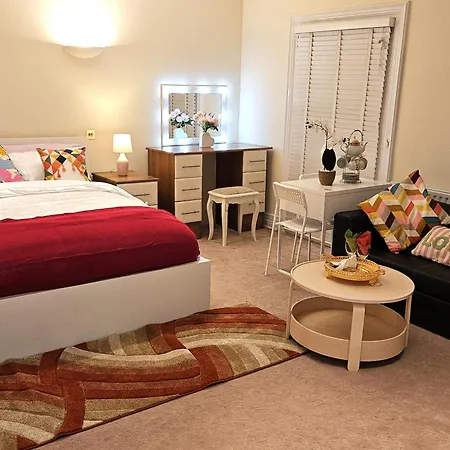 Heathrow Mansion Shuttles Apartamento *