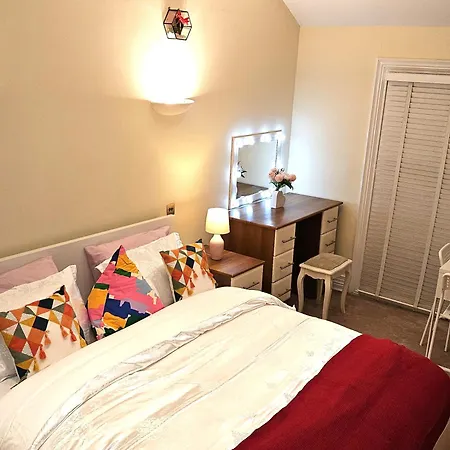 Heathrow Mansion Shuttles * Uxbridge