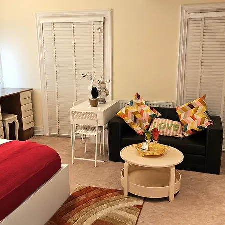 Heathrow Mansion Shuttles Apartamento *