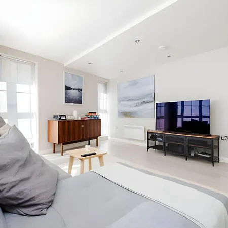 Large By Liverpool Street Station Apartment