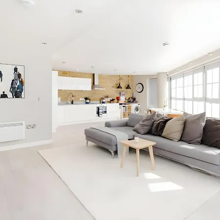 Large By Liverpool Street Station Apartment