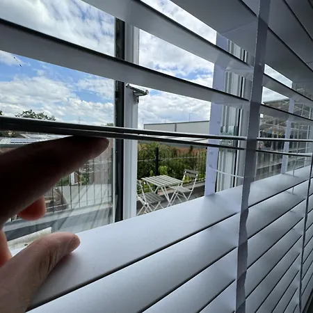 Brand New Suit 10 Min To Walk Central Line! * Woodford