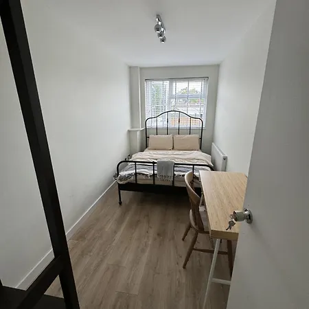 Brand New Suit 10 Min To Walk Central Line! Homestay Woodford