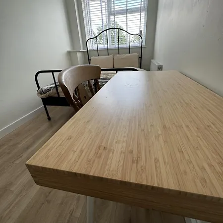 Brand New Suit 10 Min To Walk Central Line! Homestay