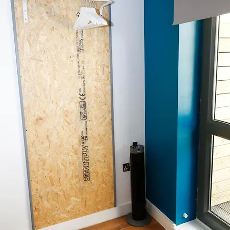 New Luxury In The Heart Of Next To Shops, Cafes, Bars & Metro With Shared Bathrooms ホームステイ ロンドン