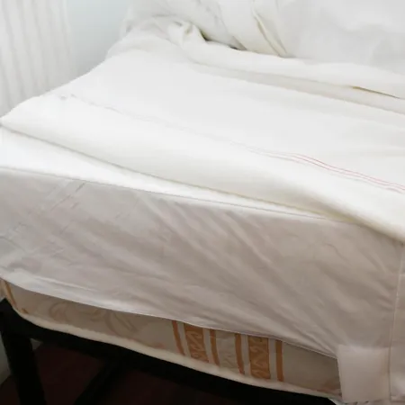 New Luxury In The Heart Of Next To Shops, Cafes, Bars & Metro With Shared Bathrooms * ロンドン