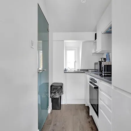 Skyline Apartment *