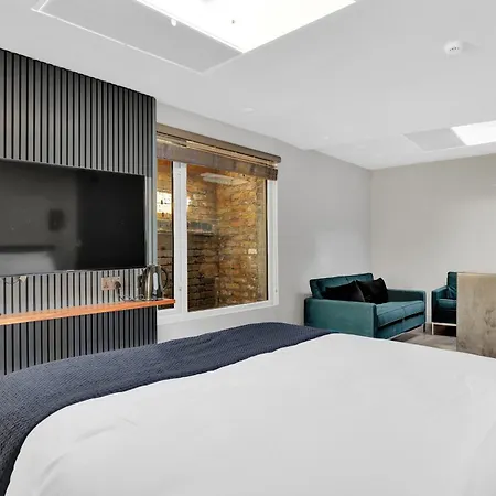 Skyline Apartment *