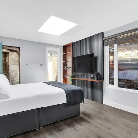 Skyline Apartment