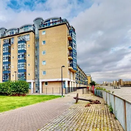 85 Tivoli Court, Rotherhithe Street, London, Se16 5ud Apartment *