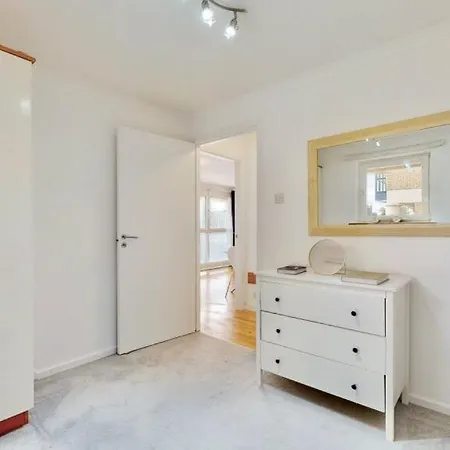 85 Tivoli Court, Rotherhithe Street, London, Se16 5ud London
