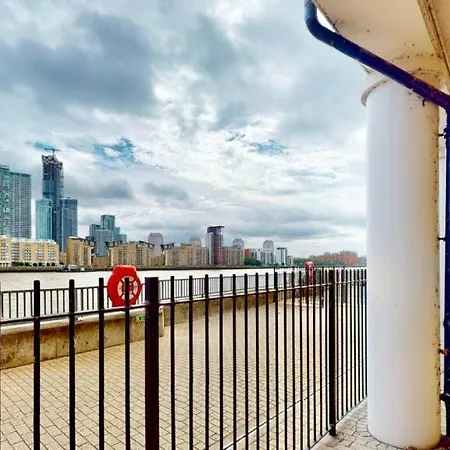 85 Tivoli Court, Rotherhithe Street, London, Se16 5ud London