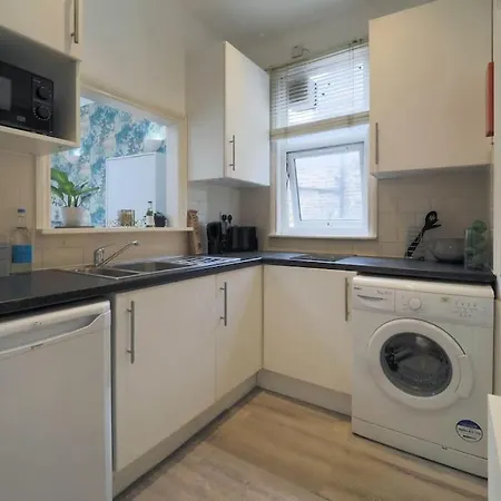 S1 Modern In Kilburn * London