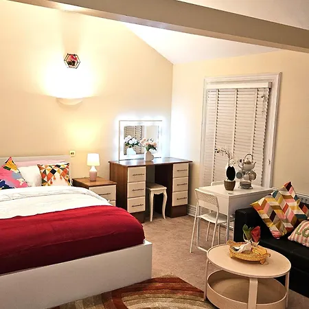 Heathrow Mansion Shuttles * Uxbridge