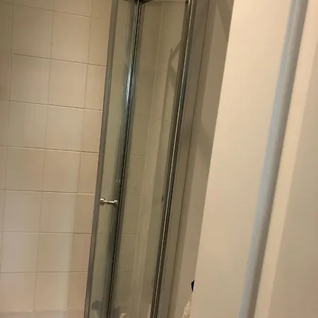 Impeccable 2-bed In Apartment *