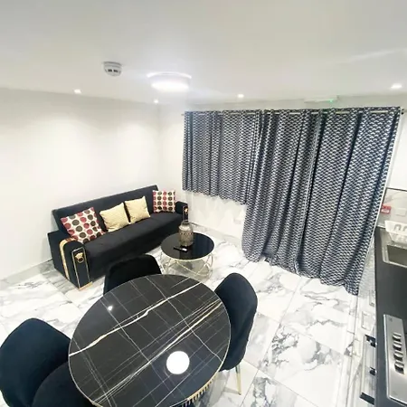Holiday home The Royal Boutique Westminster By London Sleep 9 *