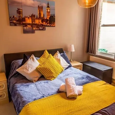 In London Apartment *
