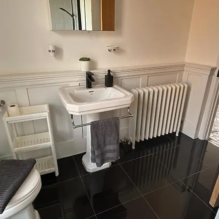 Tower Bridge Hideaway - Whitechapel Apartment London