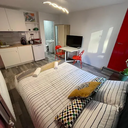 Apartment The Quintet London