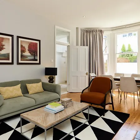 The West Kensington Hideout - Cozy 2bdr Flat With Garden *