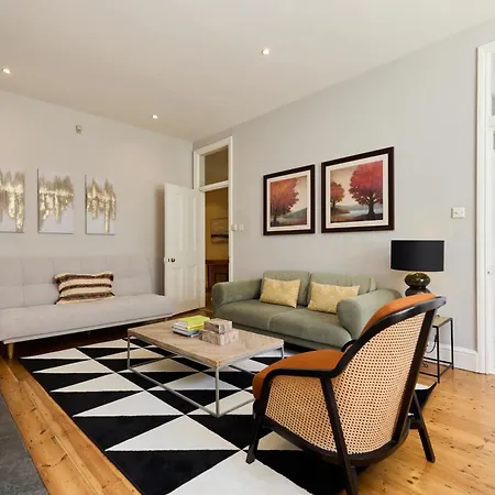 The West Kensington Hideout - Cozy 2bdr Flat With Garden Apartment