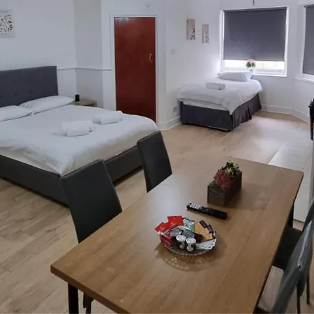 Charmstay Swiss Apartment London