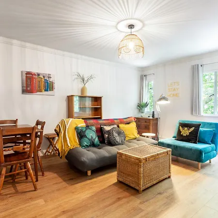 Stylish Highgate Haven Apartment