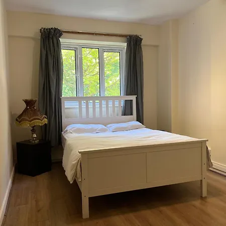 3 Bedroom Prime Edgware Road, Paddington W2 Apartment *