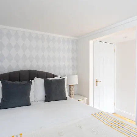Fabulous Gloucester Road Apartment