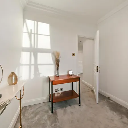 Lavish Two-bedroom Apartment *