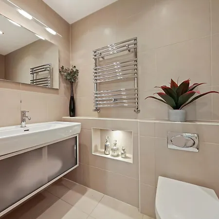 Lavish Two-bedroom * London