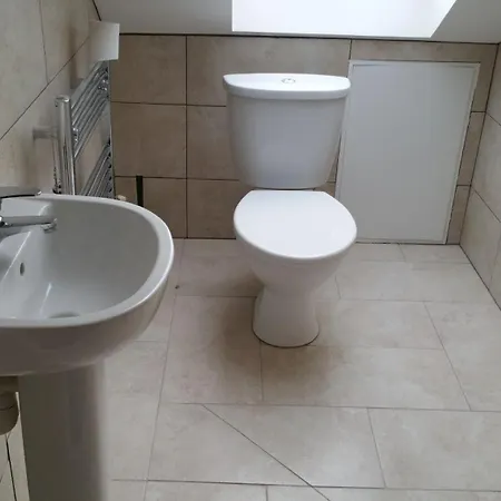 Single With Exclusive Shower London